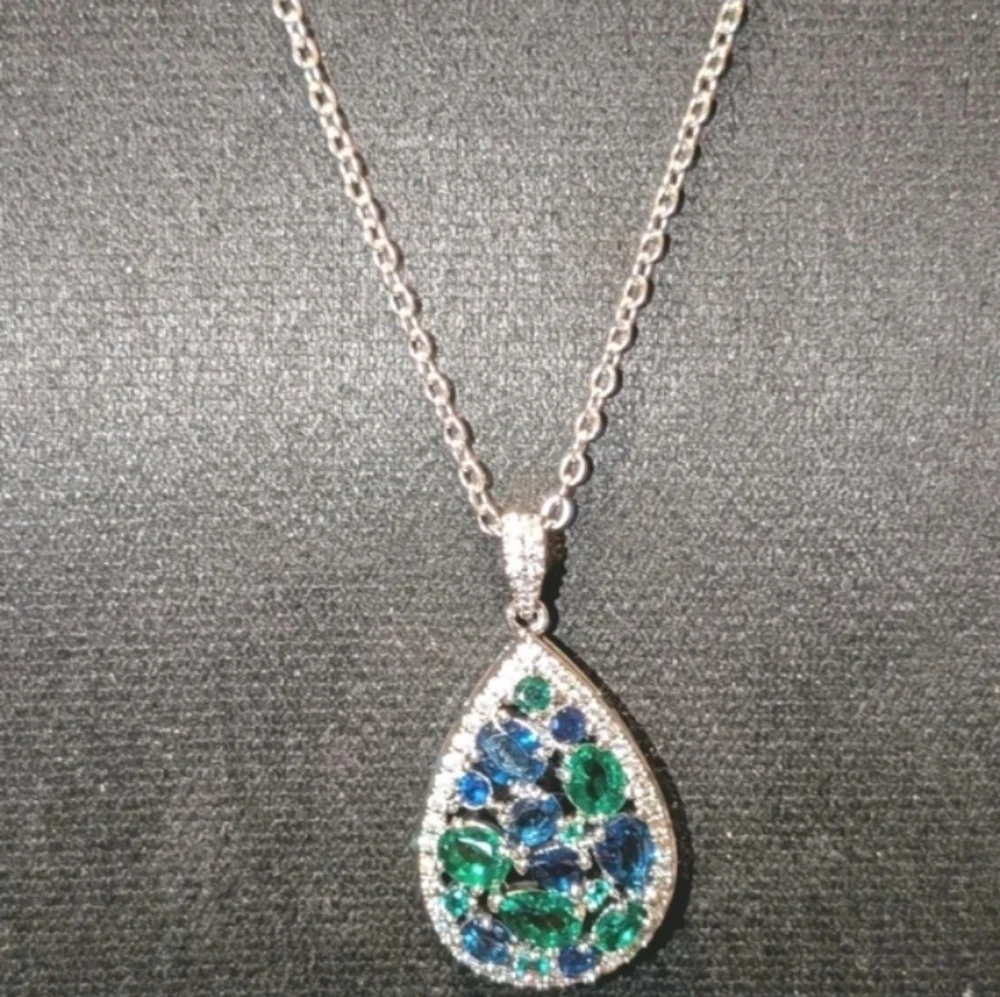 Elegant Silvery Pave Dazzling Green/blue Sapphire Pendant Teardrop Necklace 18